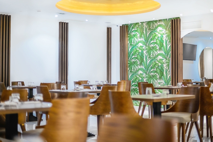 Imagen del bar/restaurante del Hotel Mark Belgrade. Foto 4