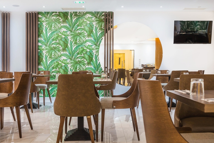 Imagen del bar/restaurante del Hotel Mark Belgrade. Foto 5