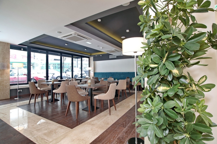 Imagen del bar/restaurante del Hotel Mark Belgrade. Foto 6