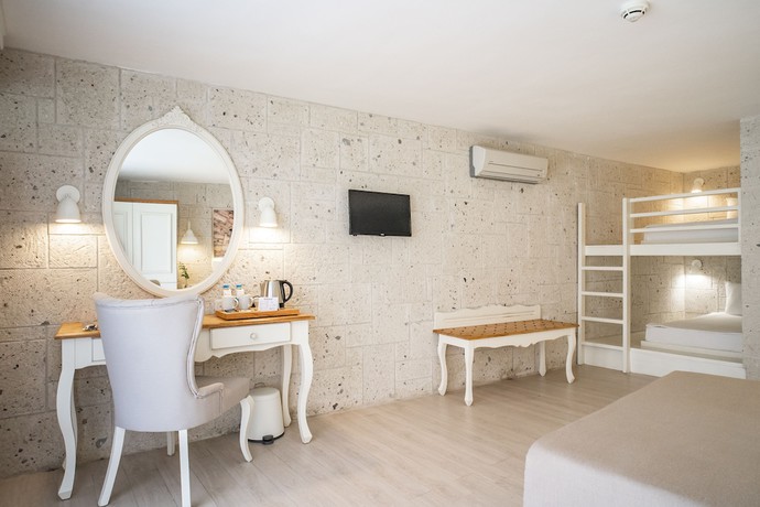 Imagen de la habitación del Hotel Mark Warner Phokaia Beach Resort. Foto 7