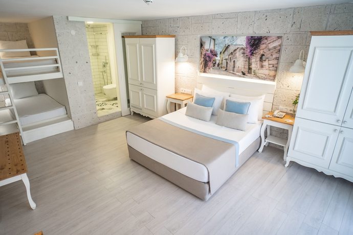 Imagen de la habitación del Hotel Mark Warner Phokaia Beach Resort. Foto 9