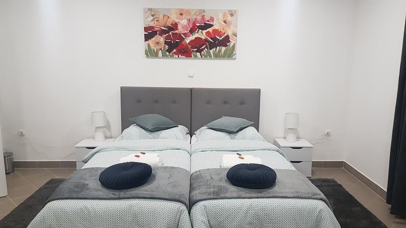 Imagen de la habitación del Hotel Marko Airport Rooms. Foto 2