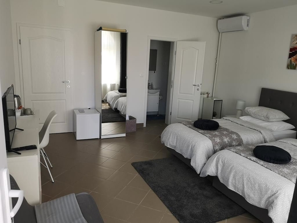 Imagen de la habitación del Hotel Marko Airport Rooms. Foto 3