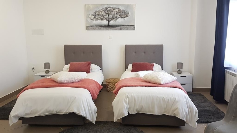 Imagen de la habitación del Hotel Marko Airport Rooms. Foto 4