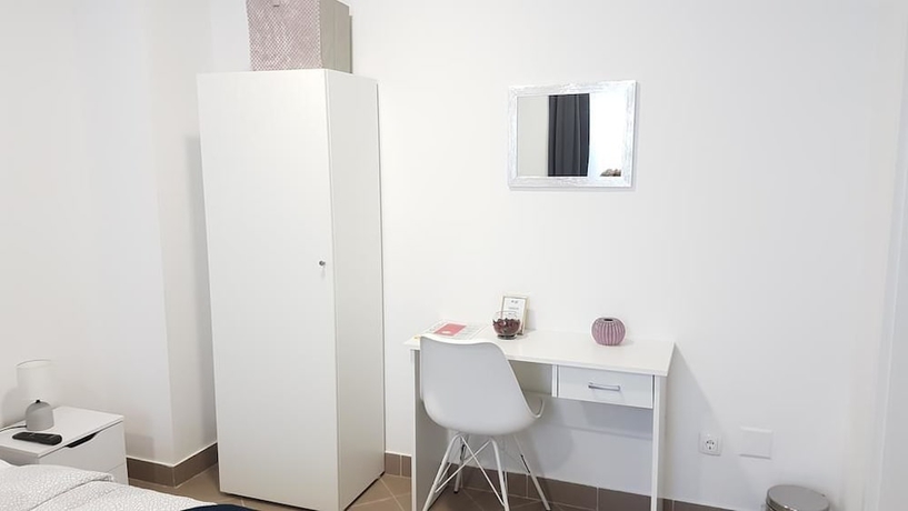 Imagen de la habitación del Hotel Marko Airport Rooms. Foto 6