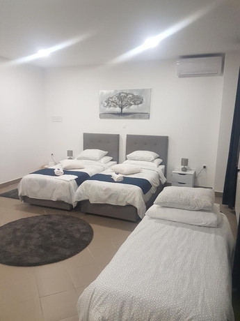 Imagen de la habitación del Hotel Marko Airport Rooms. Foto 13