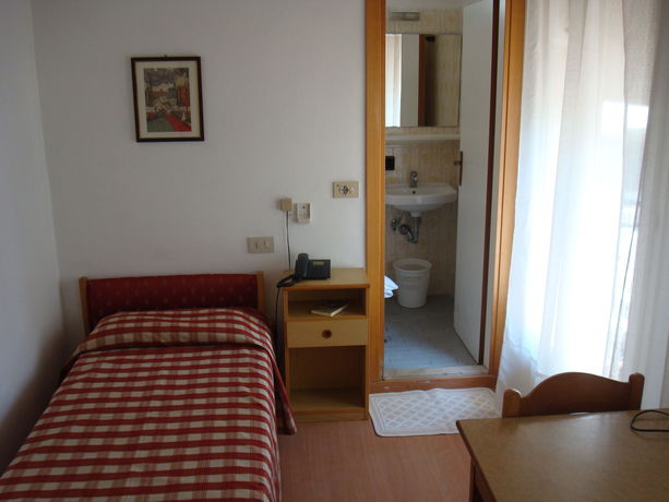 Imagen de la habitación del Hotel Marlisa Pier. Foto 5