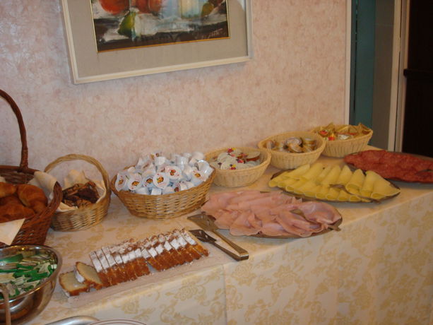 Imagen del bar/restaurante del Hotel Marlisa Pier. Foto 2