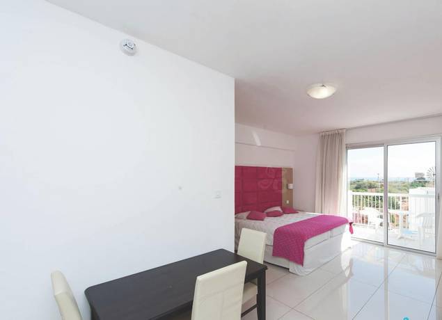 Imagen de la habitación del Hotel Marlita Beach Apartments. Foto 8