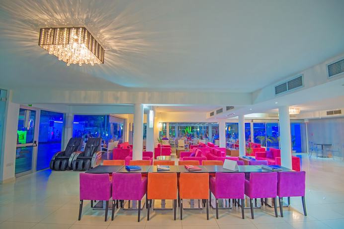 Imagen del bar/restaurante del Hotel Marlita Beach Apartments. Foto 2