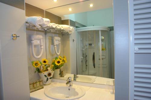 Imagen de la habitación del Hotel Marmari Bay. Foto 7