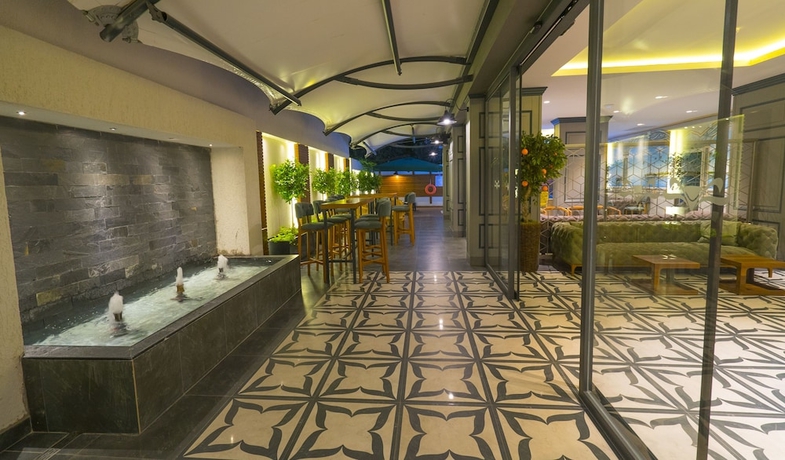 Imagen del bar/restaurante del Hotel Marmaris Beach. Foto 2