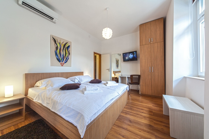 Imagen de la habitación del Hotel Marmontova Luxury Rooms. Foto 4