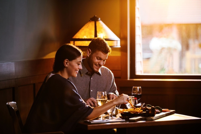 Imagen del bar/restaurante del Hotel Marmot Lodge. Foto 7