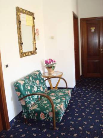 Imagen de la habitación del Hotel Marnie. Foto 4