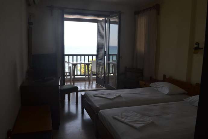 Imagen de la habitación del Hotel Maro. Foto 7