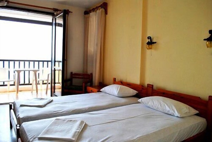 Imagen de la habitación del Hotel Maro. Foto 15