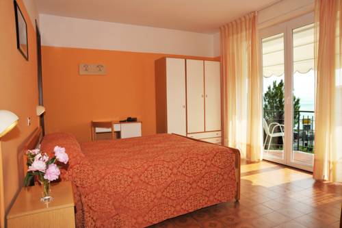 Imagen de la habitación del Hotel Marolda. Foto 11