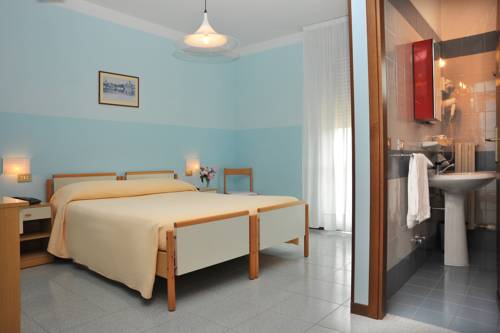 Imagen de la habitación del Hotel Marolda. Foto 16