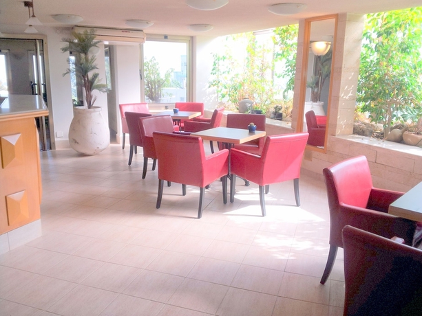 Imagen de los interiores del Hotel Marom. Foto 17