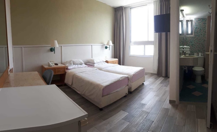 Imagen de la habitación del Hotel Marom. Foto 13