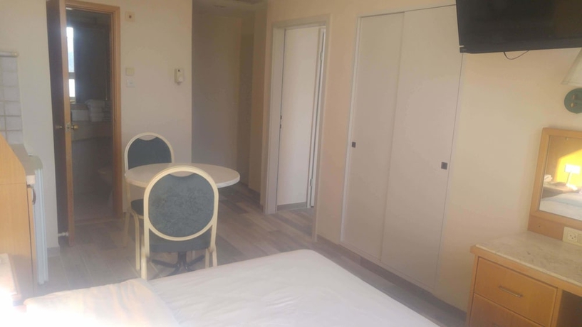 Imagen de la habitación del Hotel Marom. Foto 14