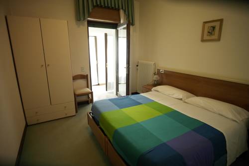 Imagen de la habitación del Hotel Maroni. Foto 7