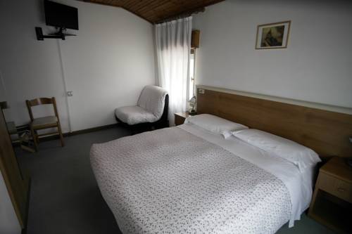 Imagen de la habitación del Hotel Maroni. Foto 16