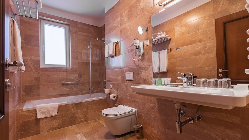 Imagen de la habitación del Hotel Maroon. Foto 8