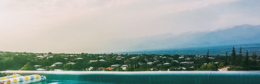 Imagen de la piscina del Hotel Marosheni. Foto 19