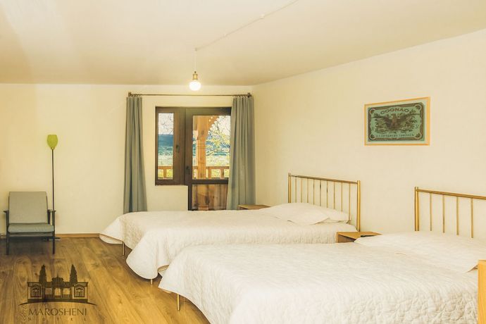 Imagen de la habitación del Hotel Marosheni. Foto 6