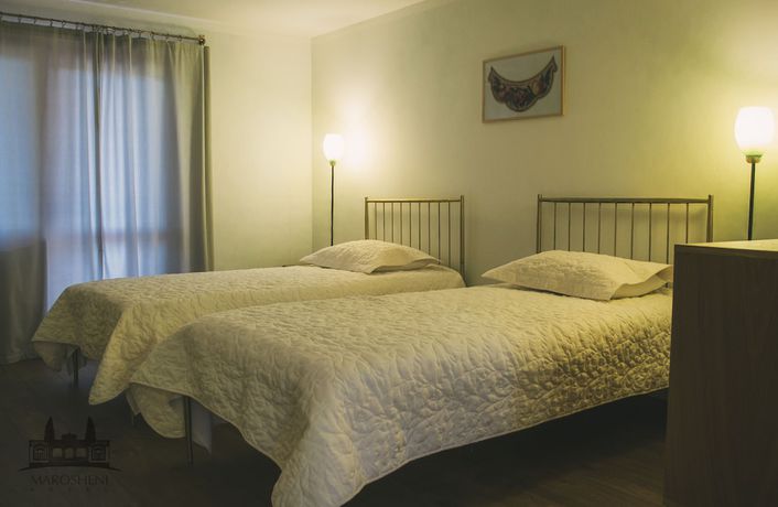 Imagen de la habitación del Hotel Marosheni. Foto 9