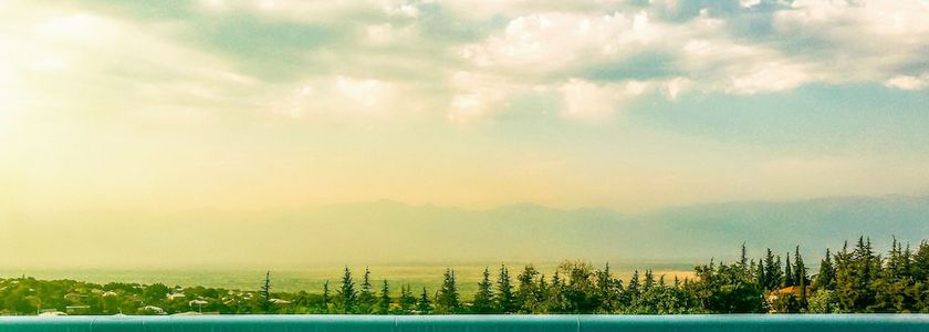 Imagen de la piscina del Hotel Marosheni. Foto 20