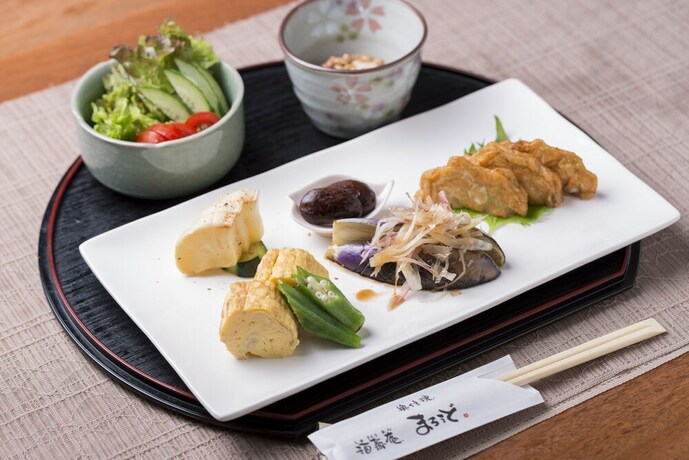 Imagen del bar/restaurante del Hotel Maroudo. Foto 22