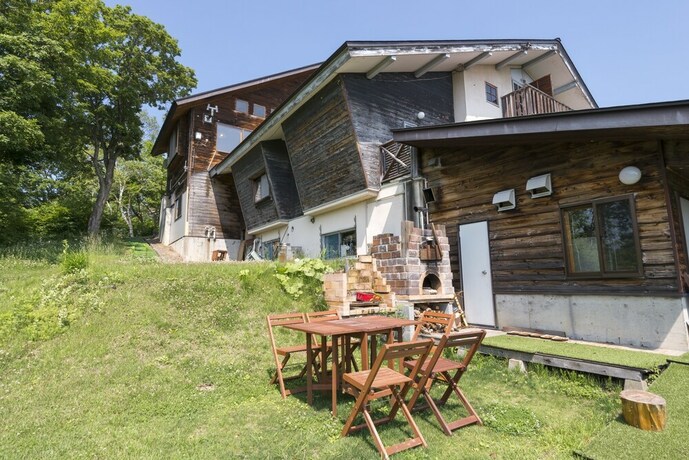 Imagen de los exteriores del Hotel Maroudo. Foto 34