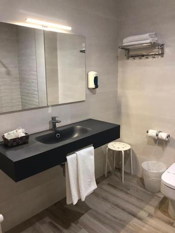 Imagen de la habitación del Hotel Marqu&eacute;s De Santillana. Foto 5