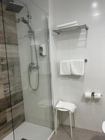Imagen de la habitación del Hotel Marqu&eacute;s De Santillana. Foto 6