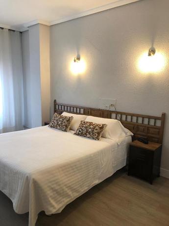 Imagen de la habitación del Hotel Marqu&eacute;s De Santillana. Foto 7