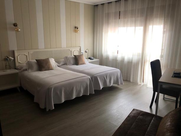 Imagen de la habitación del Hotel Marqués De Santillana. Foto 9