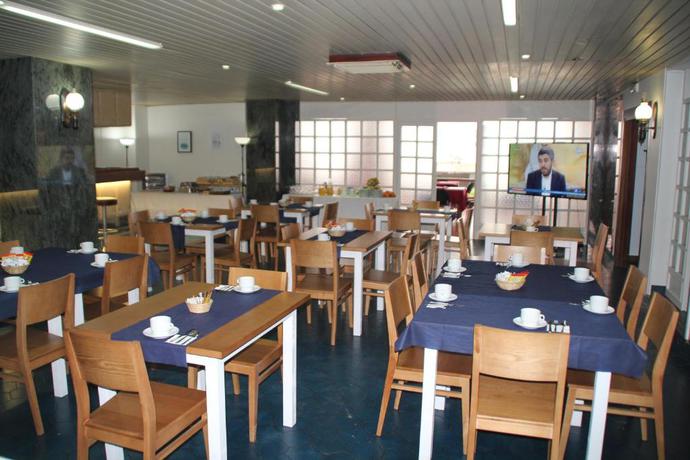 Imagen del bar/restaurante del Hotel Marqu&eacute;s De Santillana. Foto 2