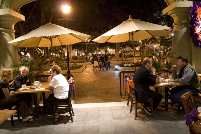 Imagen del bar/restaurante del Hotel Marques Del Valle. Foto 2