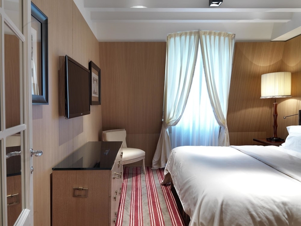 Imagen de la habitación del Hotel Marquis Faubourg Saint-Honore Relais & Châteaux. Foto 9