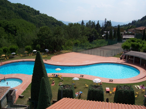Imagen de la piscina del Hotel Marrani. Foto 5