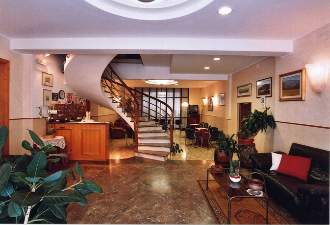 Imagen de los interiores del Hotel Marrani. Foto 4