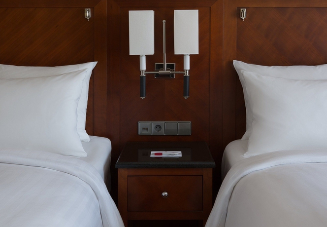 Imagen de la habitación del Hotel Marriott Amsterdam. Foto 12