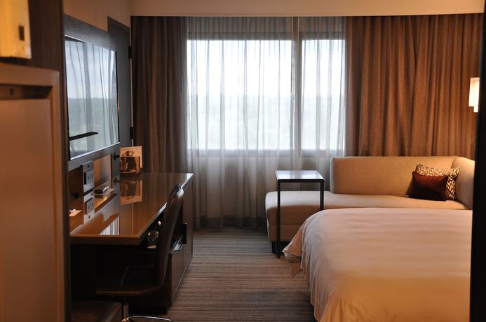 Imagen de la habitación del Hotel Marriott Chicago Schaumburg. Foto 4
