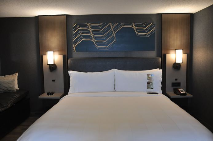 Imagen de la habitación del Hotel Marriott Chicago Schaumburg. Foto 6