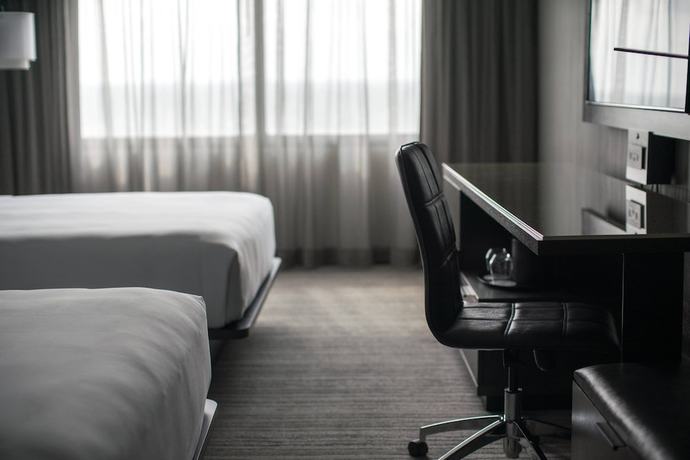 Imagen de la habitación del Hotel Marriott Chicago Schaumburg. Foto 9