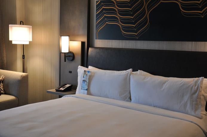 Imagen de la habitación del Hotel Marriott Chicago Schaumburg. Foto 11