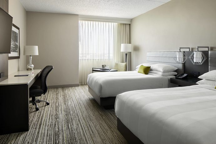 Imagen de la habitación del Hotel Marriott Cincinnati North. Foto 4